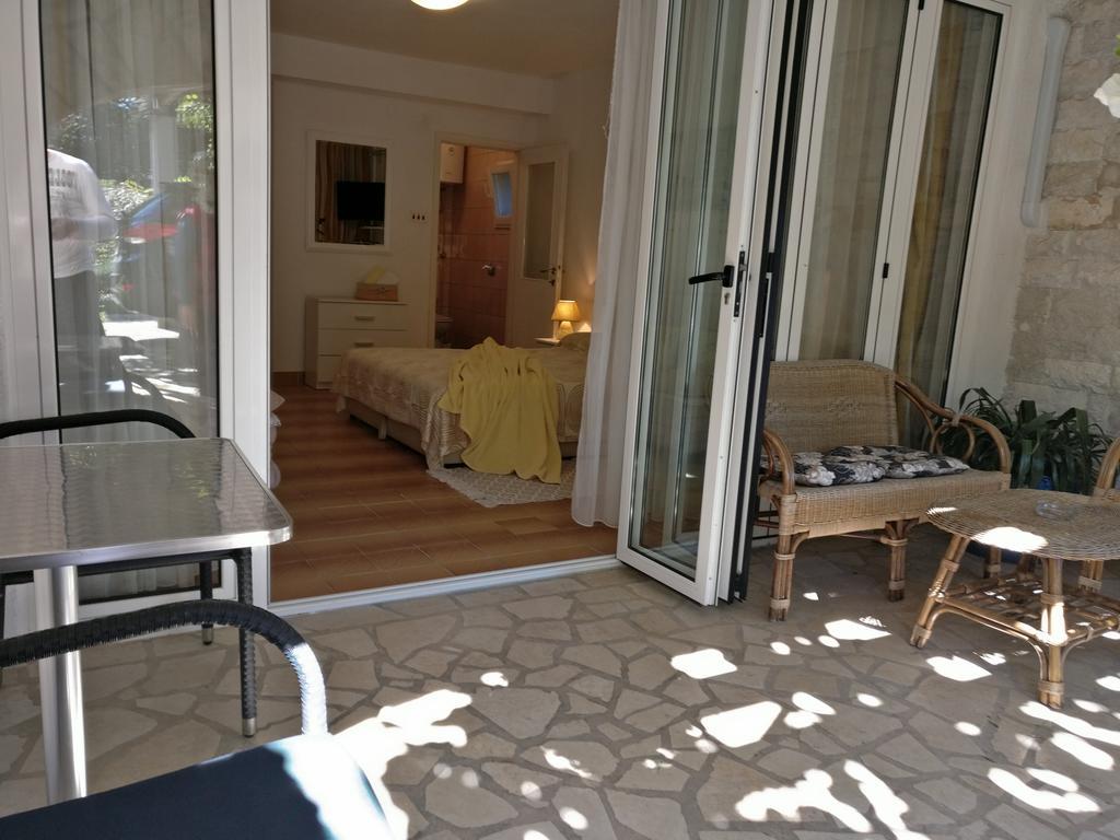 Ana - * Rovinj
