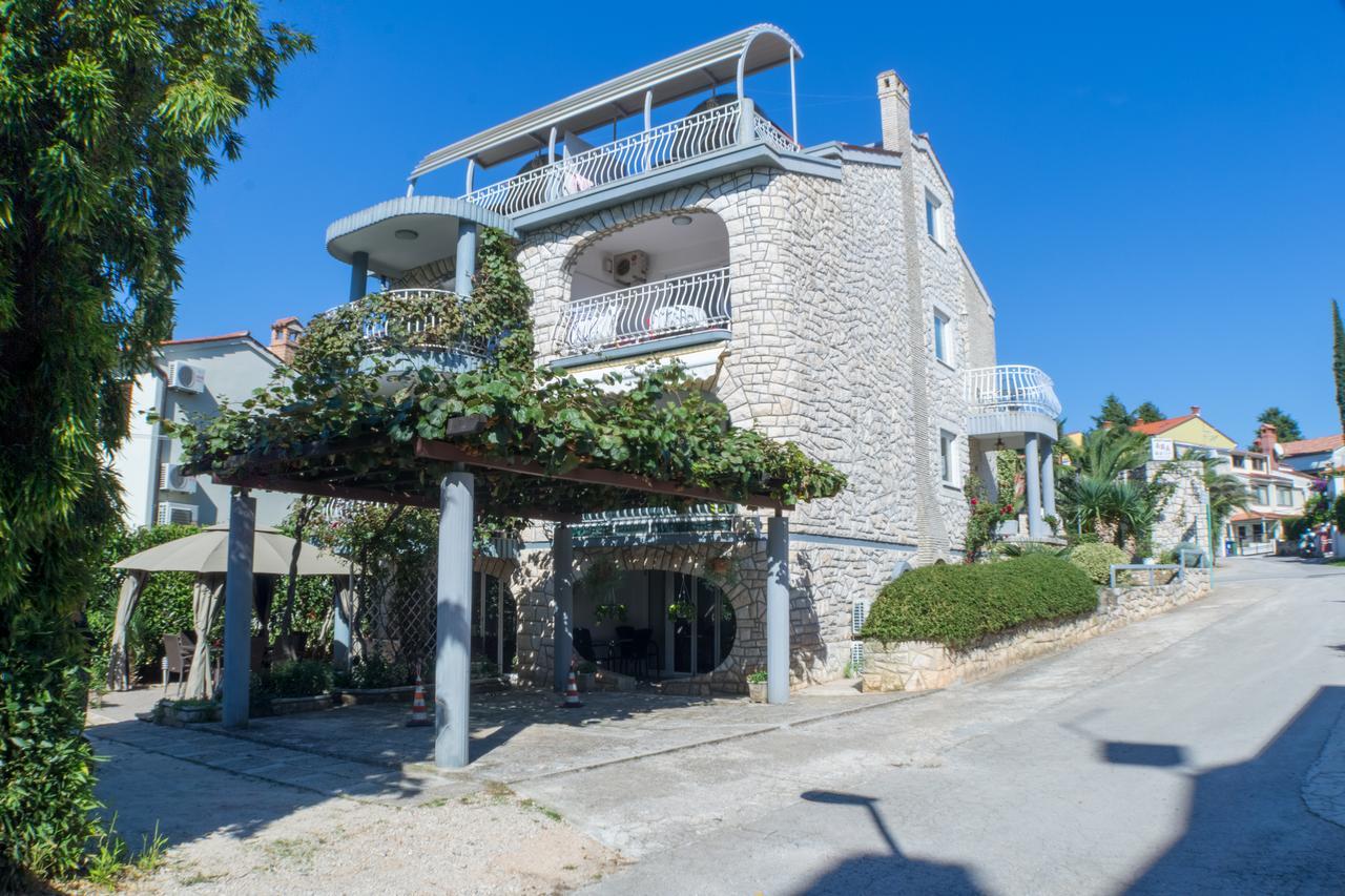Ana - * Rovinj